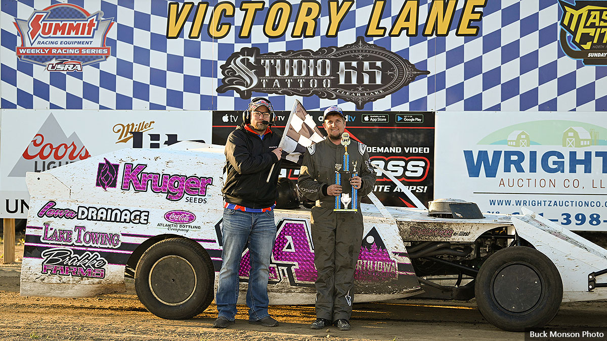 Aaron Benson won the USRA Modified main event.