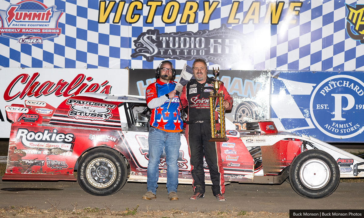 Al Hejna won the USRA Modified main event.