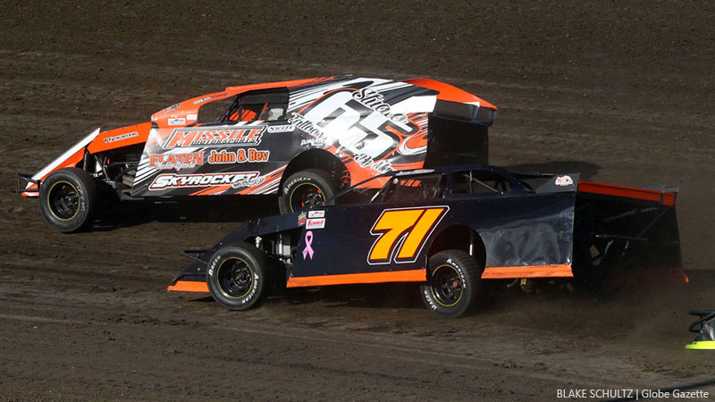 Jason Cummins battles with Logan Brown during Budweiser USRA Modified heat race action.